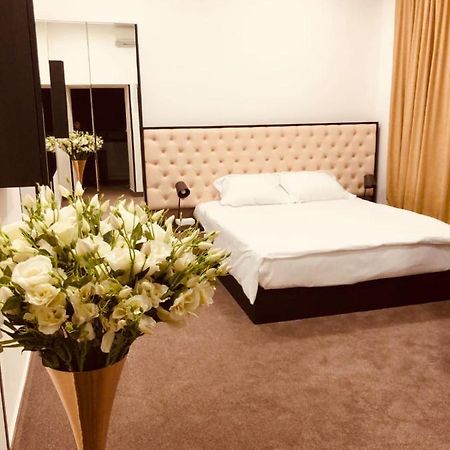 It Hotel Tumanyan Street 예레반 외부 사진