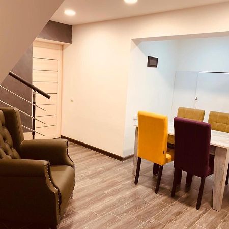 It Hotel Tumanyan Street 예레반 외부 사진