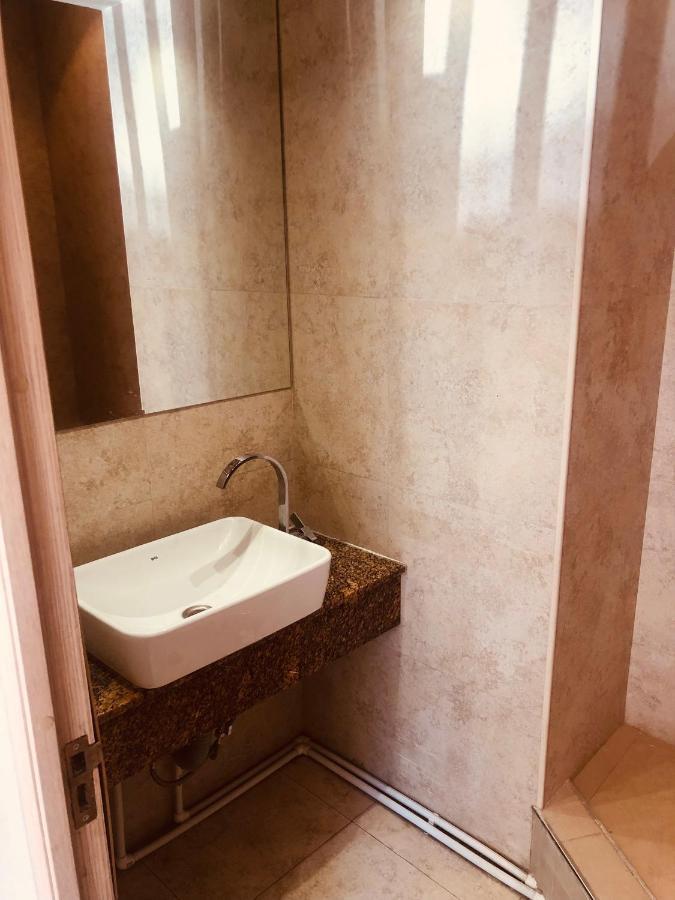 It Hotel Tumanyan Street 예레반 외부 사진