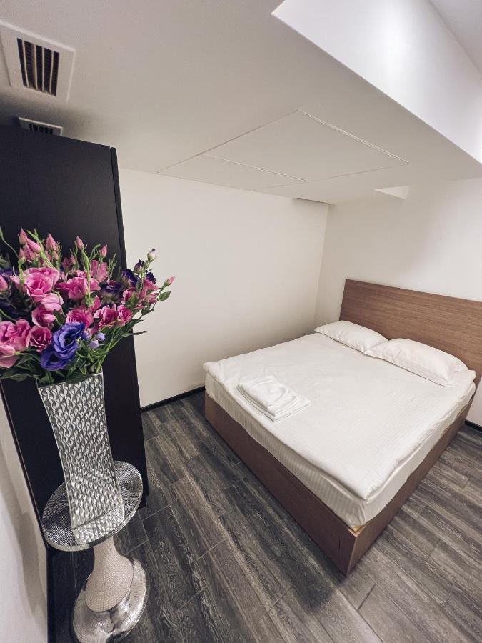 It Hotel Tumanyan Street 예레반 외부 사진