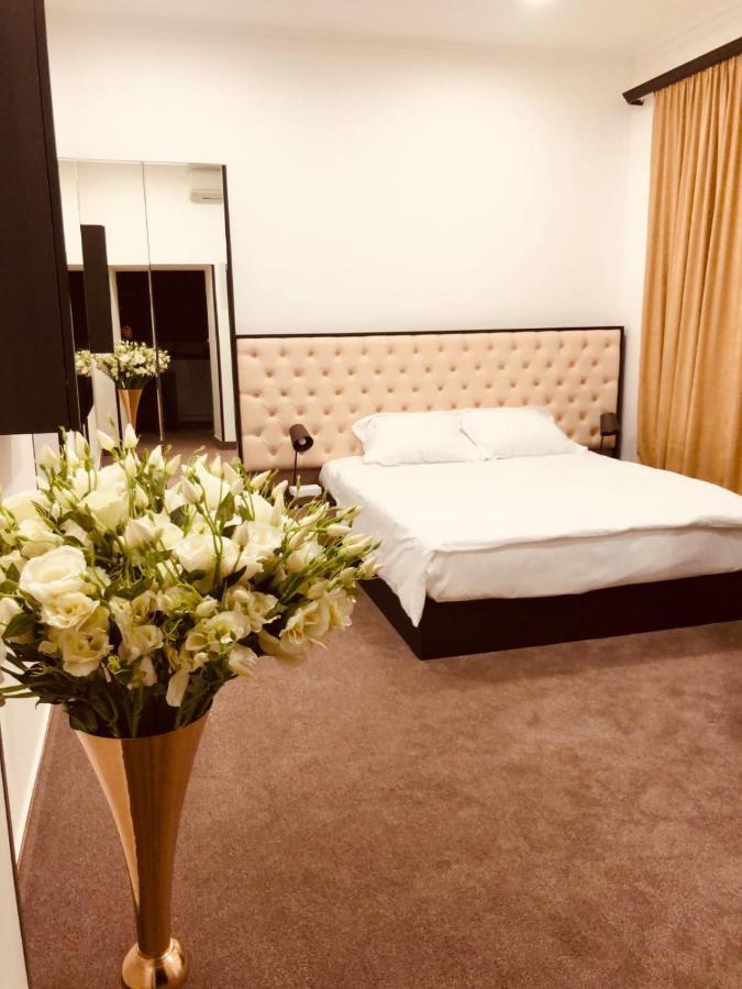 It Hotel Tumanyan Street 예레반 외부 사진