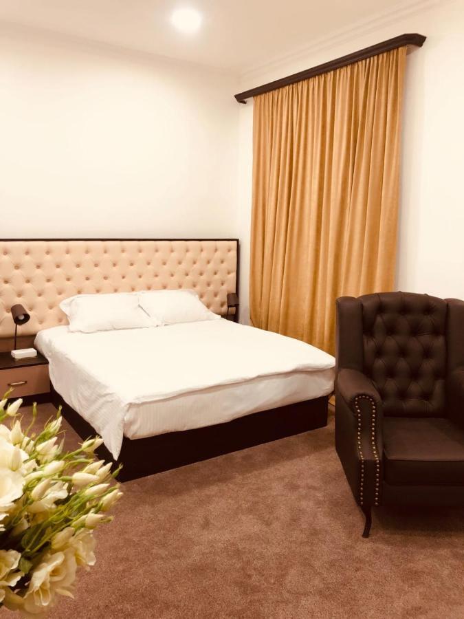 It Hotel Tumanyan Street 예레반 외부 사진
