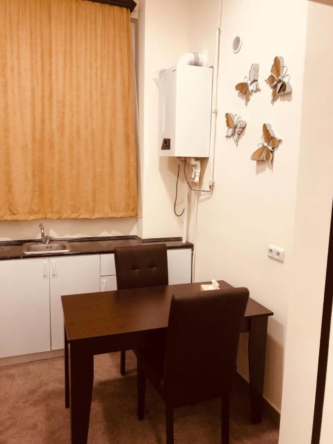 It Hotel Tumanyan Street 예레반 외부 사진
