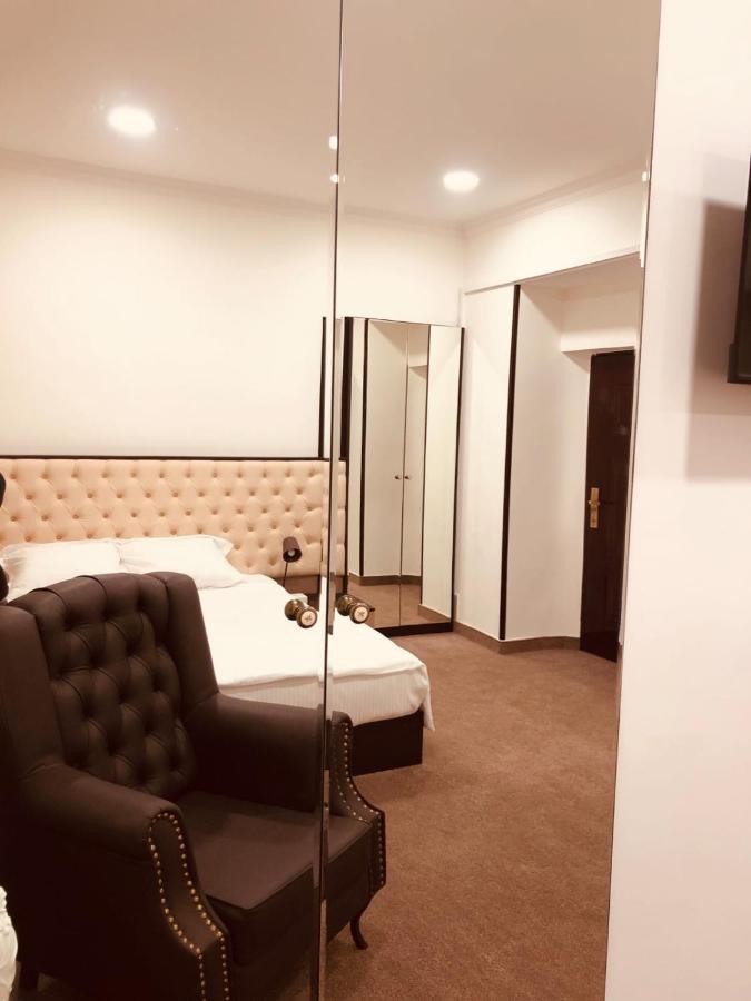 It Hotel Tumanyan Street 예레반 외부 사진