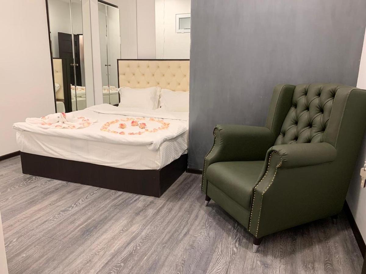 It Hotel Tumanyan Street 예레반 외부 사진